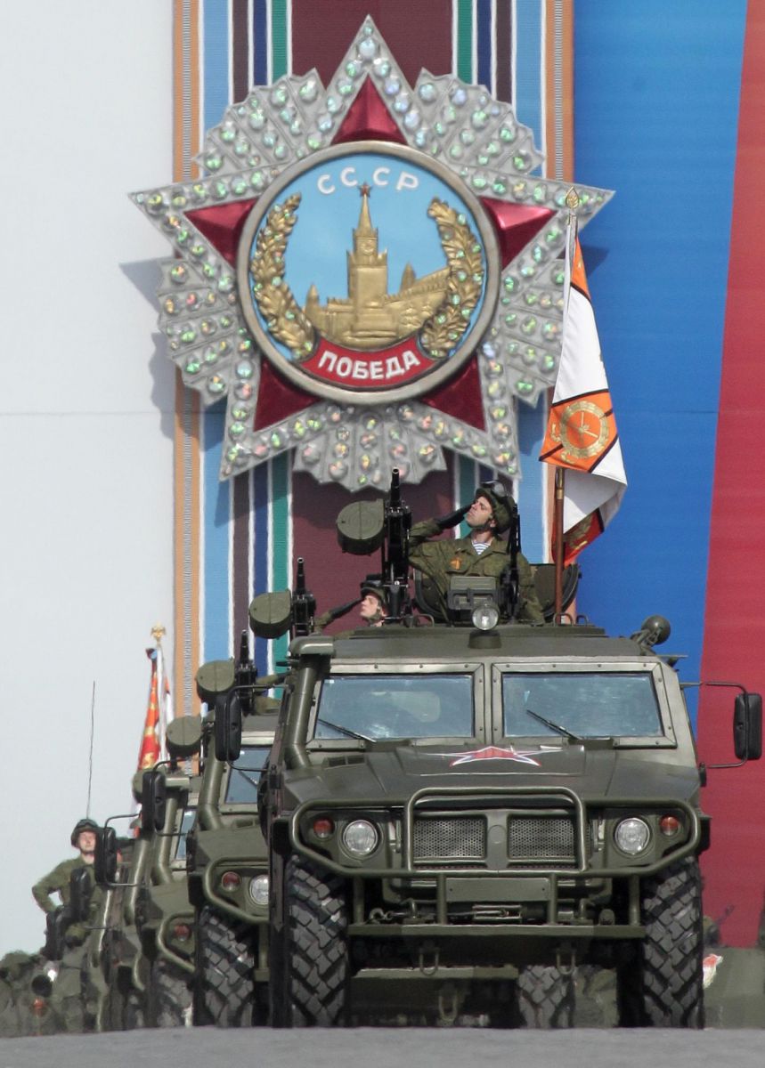 莫斯科举行盛大阅兵式 庆祝卫国战争胜利66周年(图2) 001ec95b71aa0f321a942b.jpg