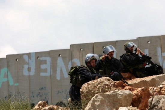 巴勒斯坦示威者与以色列军队冲突10死160伤(图1) 1.jpg