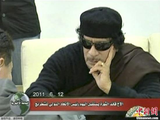 卡扎菲吁北约停止空袭 威胁将"蝗蜂般"攻击欧洲(图1) 72ee047e17324dc0be9e6215e88f3305.jpg