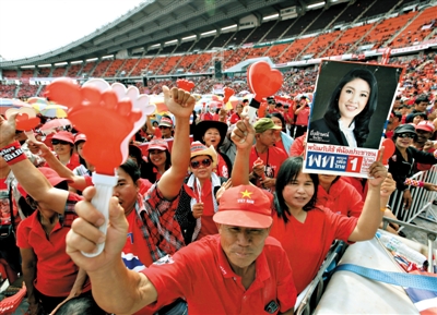 泰国总理英拉重申不动武力 松口可解散国会(图)(图1) 41(1).jpg