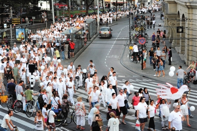 阿尔及利亚载116人客机疑坠毁 法外长否认找到残骸(图1) 阿尔及利亚载116人客机疑坠毁 法外长否认找到残骸(图1)