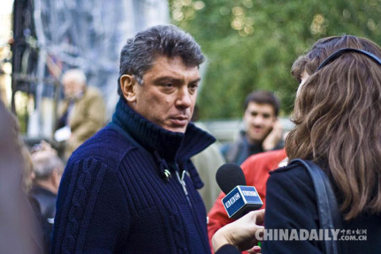 俄前副总理遇害案第六名嫌犯引爆炸弹自尽(图1) 1425856151_iHvo7z.jpg