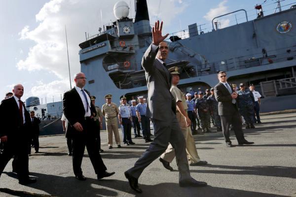 奥巴马登上菲律宾海军旗舰 称将维护航行自由(图2) 128017412.jpg