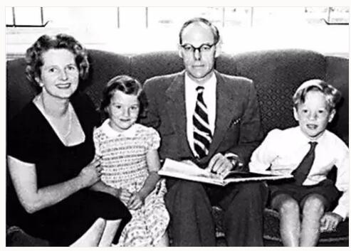 撒切尔夫人凄凉的晚年,让人悔悟人生真谛!(图4) 13(535).jpg