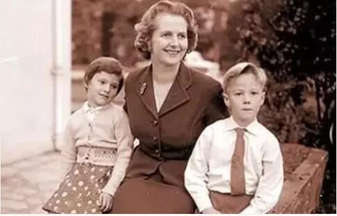 撒切尔夫人凄凉的晚年,让人悔悟人生真谛!(图6) 15(653).jpg