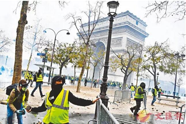 法国“黄背心”运动引暴乱(图1) 40(350).jpg