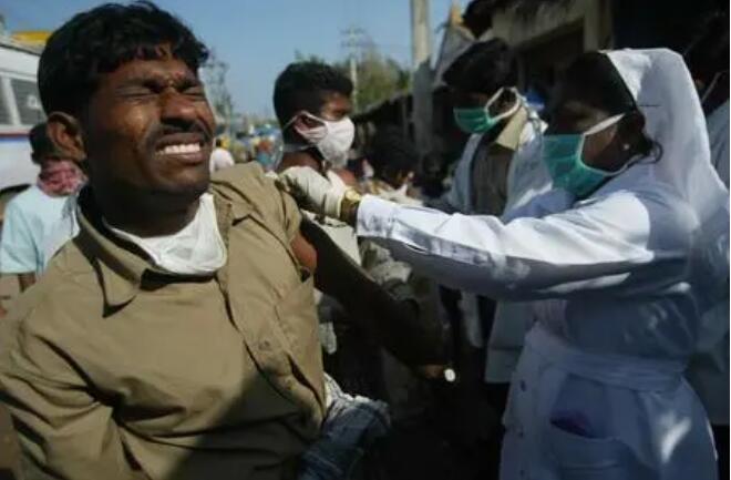 印度高调宣布抗疫胜利后又掉坑了(图2) 43(509).jpg