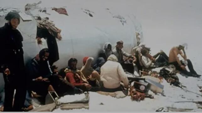 空难之后,他们吃起了同伴尸体(图3) 22(1166).jpg