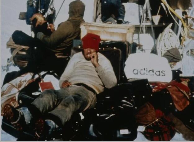 空难之后,他们吃起了同伴尸体(图4) 23(1045).jpg