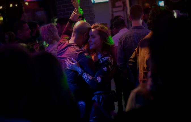 加拿大全境大解封!人们开始狂欢;世卫着手为宣布大流行结束做准备(图6) 40(885).jpg