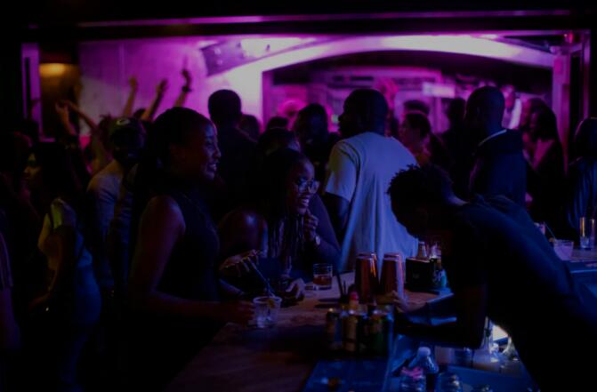 加拿大全境大解封!人们开始狂欢;世卫着手为宣布大流行结束做准备(图7) 41(775).jpg