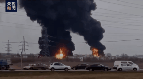 突发!俄罗斯石油基地被乌攻击,8个储油罐起火,一州安全部门进入高度戒备!(图3) 70(126).png