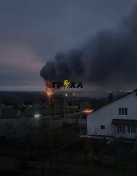 俄罗斯38辆卡车在一夜之间被烧毁,到底是谁干的?(图6) 38(295).png