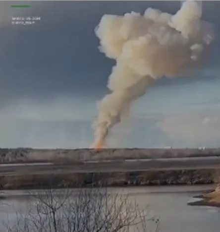 俄罗斯38辆卡车在一夜之间被烧毁,到底是谁干的?(图7) 39(284).png