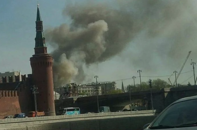 俄罗斯38辆卡车在一夜之间被烧毁,到底是谁干的?(图9) 41(328).png