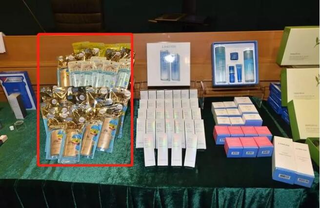 触目惊心!曾经的购物天堂,已沦为“假货天堂”(图23) 触目惊心!曾经的购物天堂,已沦为“假货天堂”(图23)