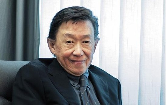 苹果日报社长董桥:写作就像美人卸妆(图1) 51334180.jpg