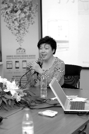 于丹:忙碌的生活需要小憩的“凉亭”(图1) 131172867_11n.jpg