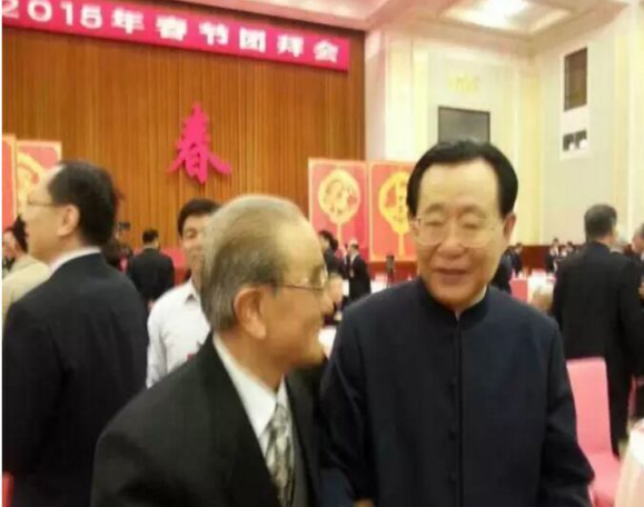 "请大家多多关心我们《世界华人网》"——2015年中央春节团拜会花絮(图2) 59.png