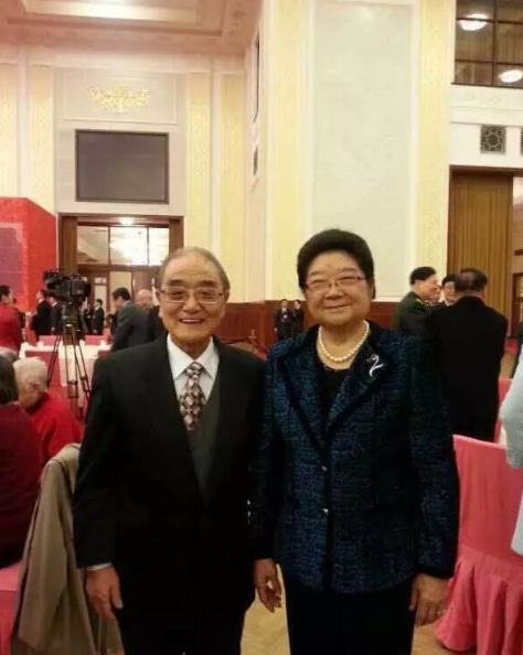 "请大家多多关心我们《世界华人网》"——2015年中央春节团拜会花絮(图3) 60.png