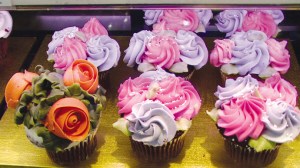 洛杉矶华人重视母亲节 中餐馆推陈出新忙促销(图)(图2) 121380844_21n.jpg