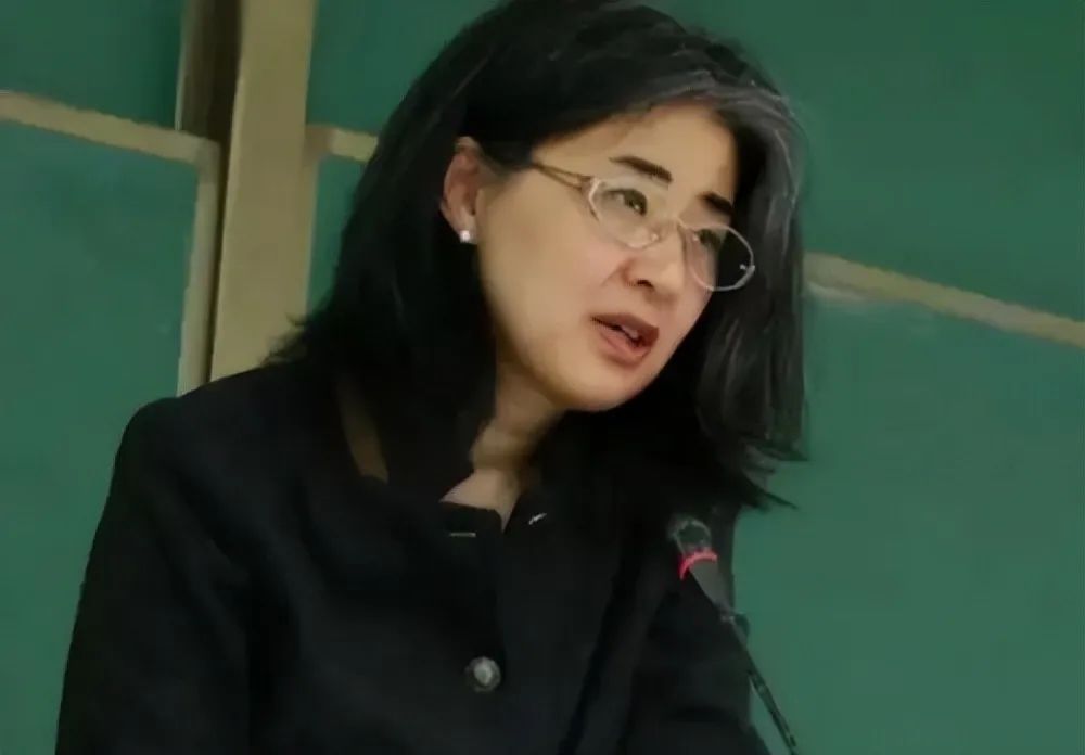 田晓菲:13岁被北大破格录取,学成后却转身嫁给53岁老外,曾经的天才少女近况如何?(图11) 11.jpg