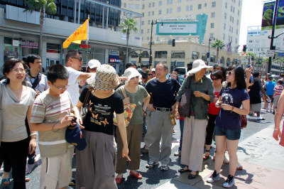 中国游客暴增 “钱景”好美华裔博士硕士乐当导游(图1) 72.jpg