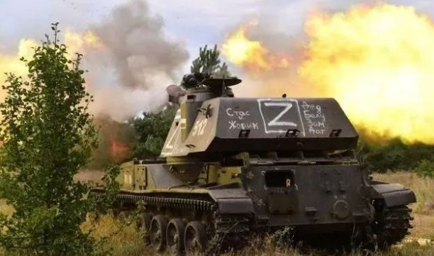 图片 凤凰网原创 防疫政策调整之后,哪些问题是本可以避免的,哪些“代价”和“成本”是不该有的,要事先有考量、预估,并制定好预案。 作者|朱昌俊 媒体评论员 连日来,全国多地密集发布新政策,降低核酸检测的范围和频次。甚至,一些地方直接宣布“非必要不做核酸”。舆论普遍对此给予了积极评价。 但是,一个困扰人的新问题也随之出现,那就是多地在大规模裁撤核酸采样点的同时,一些依然有核酸检测“刚需”的(图1) 38.png