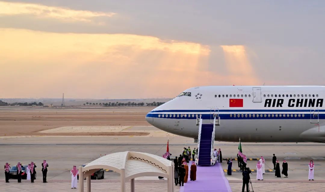 高清大图 | 战机护航!国旗色彩带!沙特盛情迎接习主席(图2) 2.jpg