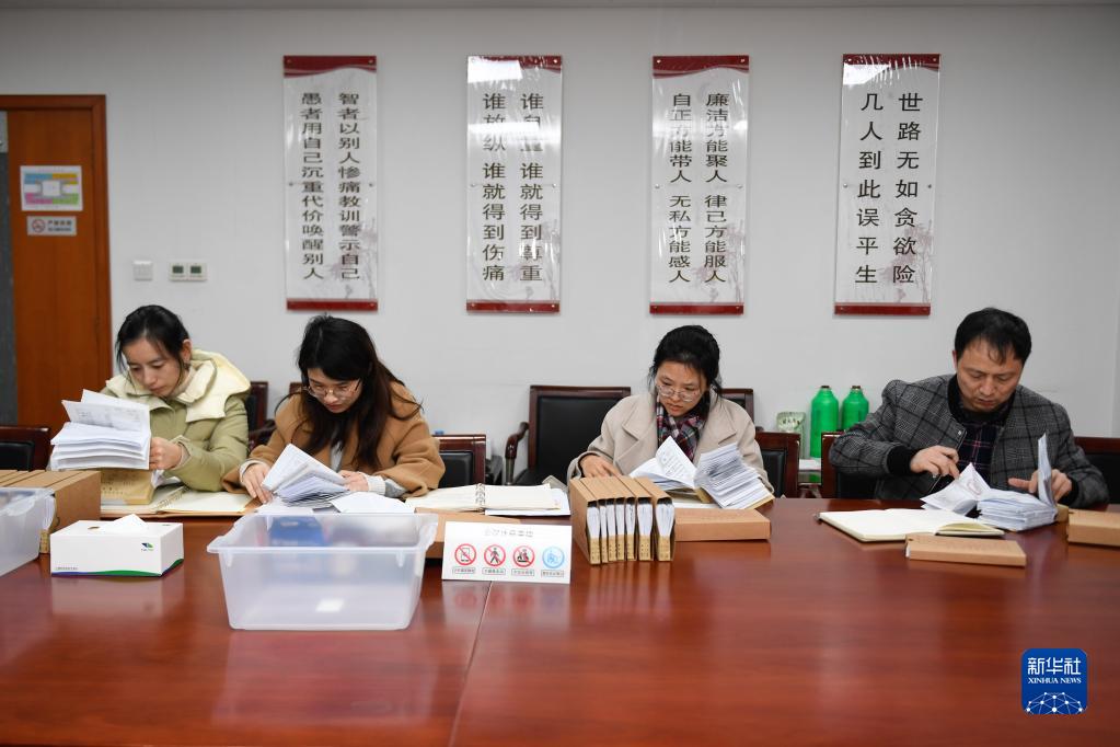 激荡清风正气 凝聚党心民心——以习近平同志为核心的党中央贯彻执行中央八项规定、推进作风建设纪实(图2) 50.jpg