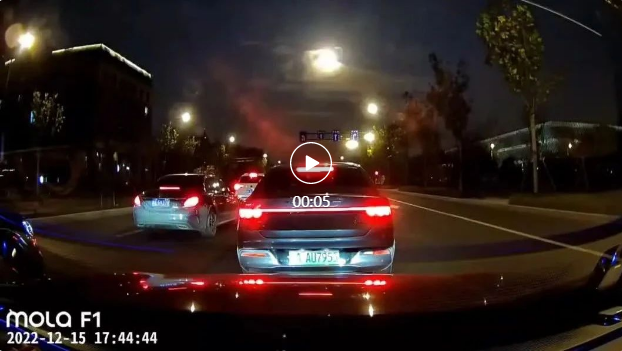 傍晚,杭州上空划过“火球”(图1) 020.png