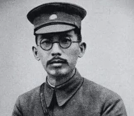 此人官至总司令,将女兵霸占,还点名要宋美龄,最终被活埋黄河边(图5) 24.png