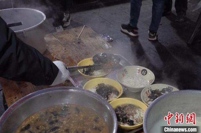 民众赴湖南韶山纪念毛泽东诞辰129周年(图2) 21.jpg