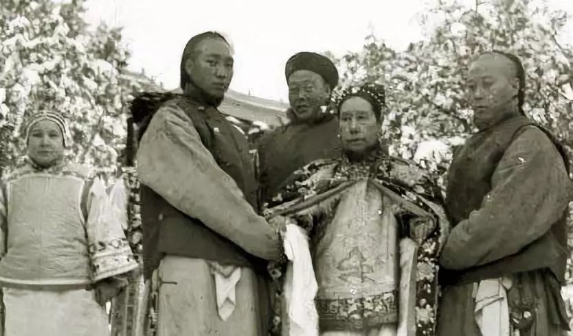 慈禧死前抓走一百个孩子,孙殿英炸开慈禧墓,才发现孩子们的用途(图5) 33.jpg