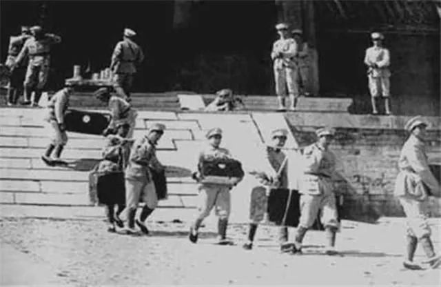 慈禧死前抓走一百个孩子,孙殿英炸开慈禧墓,才发现孩子们的用途(图7) 35.jpg