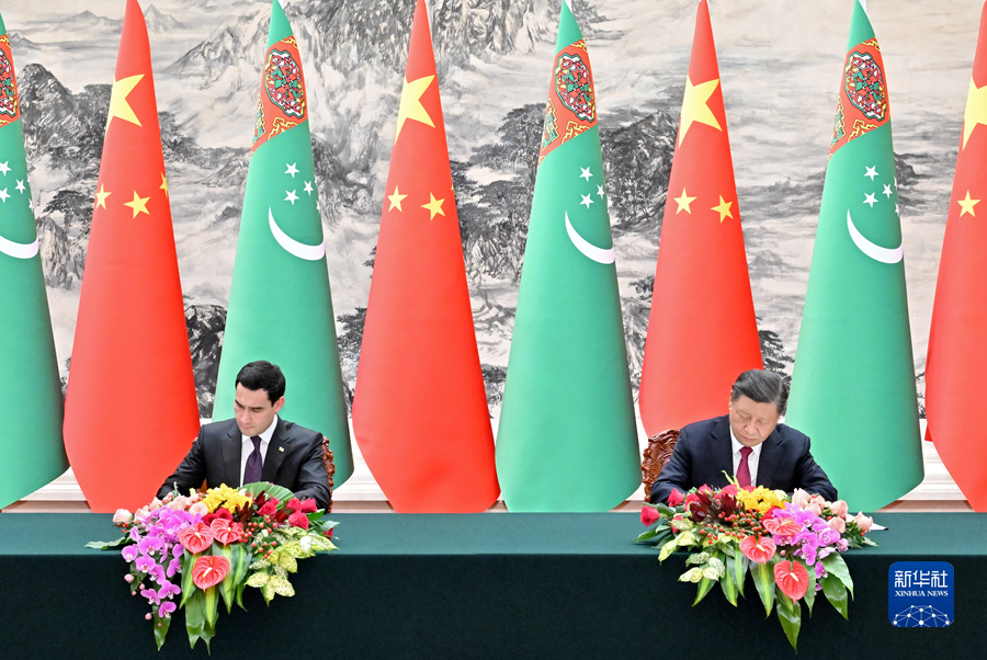 习近平同土库曼斯坦总统谢尔达尔·别尔德穆哈梅多夫举行会谈(图4) 习近平同土库曼斯坦总统谢尔达尔·别尔德穆哈梅多夫举行会谈(图4)