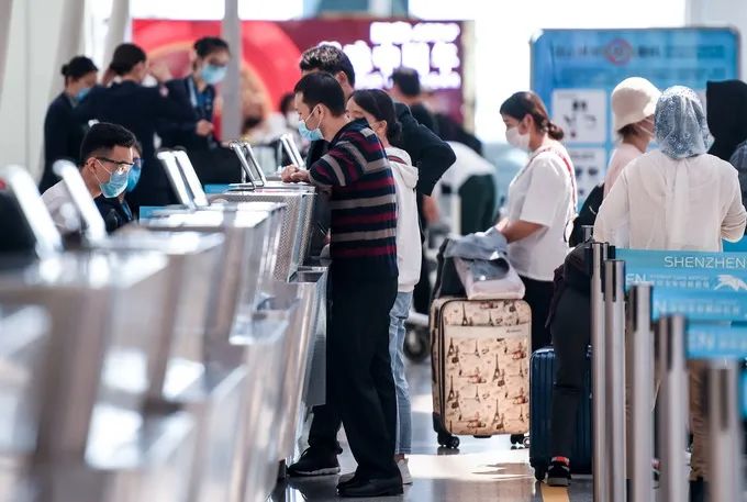 机票一单飚至17万,护照大厅排长龙,酒店订到明年元旦……中国出境游难!难!!难!!!(图4) 27.jpg