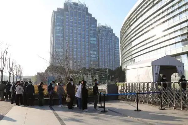 机票一单飚至17万,护照大厅排长龙,酒店订到明年元旦……中国出境游难!难!!难!!!(图2) 25.jpg