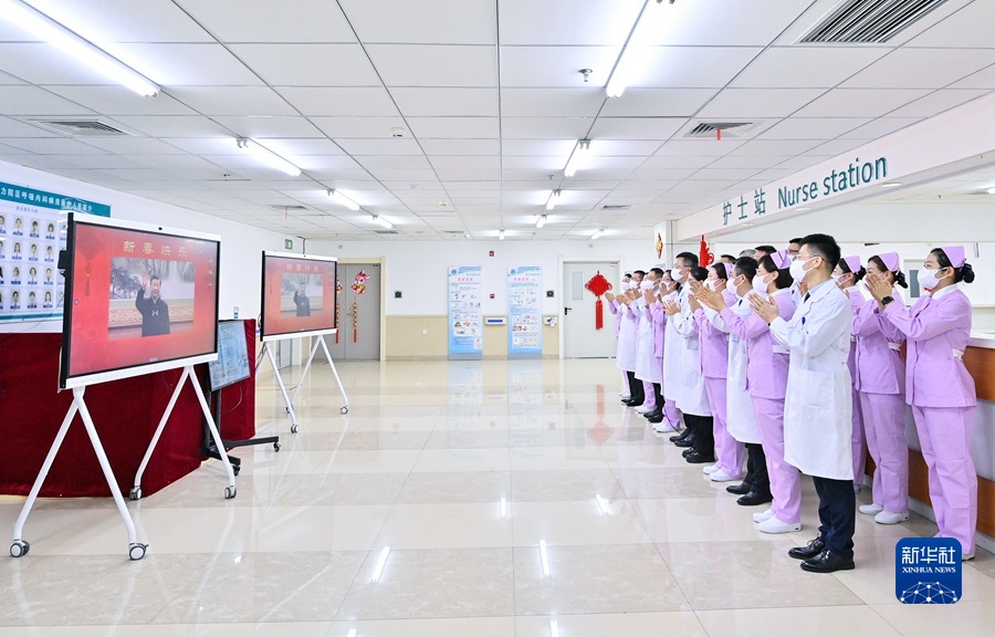 习近平春节前夕视频连线看望慰问基层干部群众 向全国各族人民致以新春的美好祝福(图5) 习近平春节前夕视频连线看望慰问基层干部群众 向全国各族人民致以新春的美好祝福(图5)