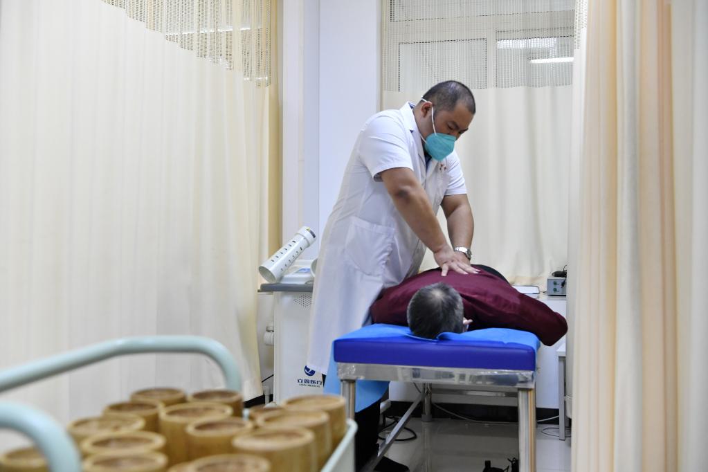 地方两会观察丨提升基层医疗服务、织密医疗保障网——从地方两会看医疗惠民举措(图3) 地方两会观察丨提升基层医疗服务、织密医疗保障网——从地方两会看医疗惠民举措(图3)