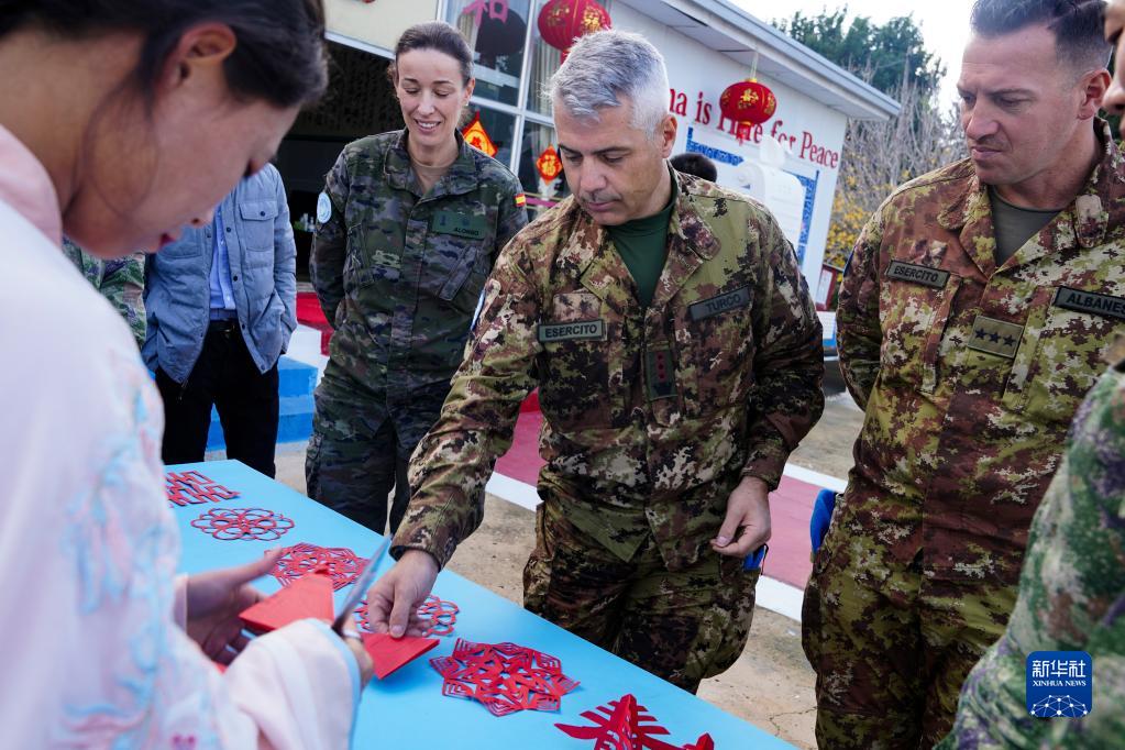“春节热”点亮全球“中国红”(图6) “春节热”点亮全球“中国红”(图6)