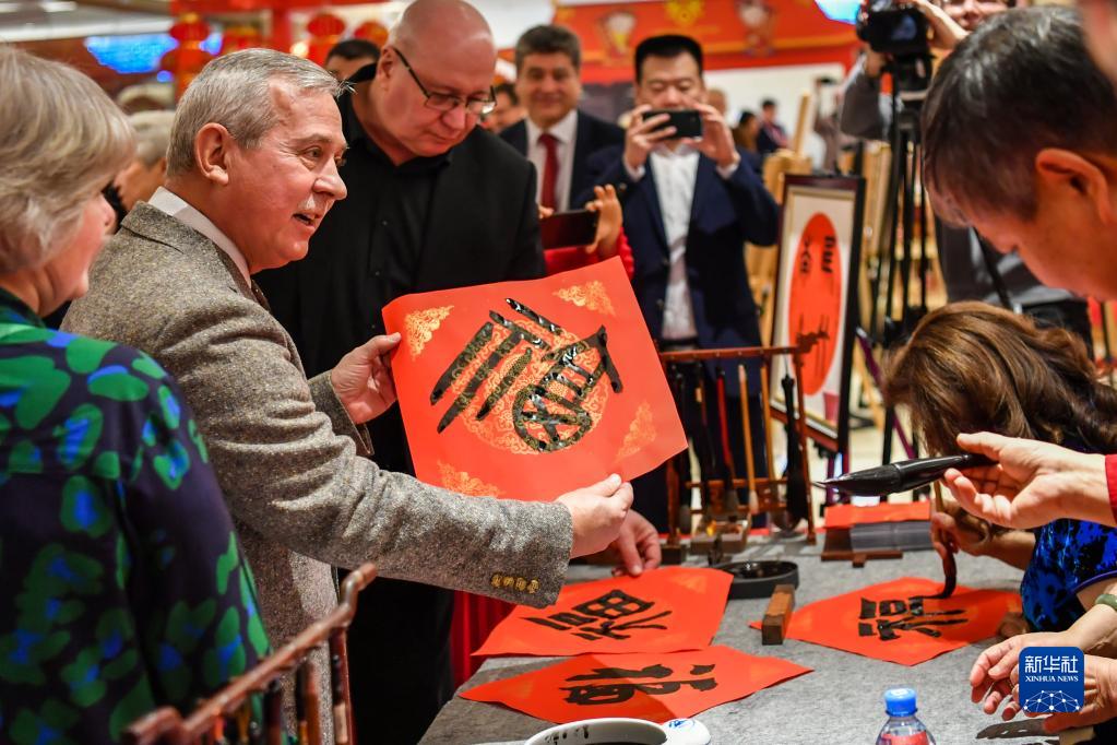 “春节热”点亮全球“中国红”(图10) “春节热”点亮全球“中国红”(图10)