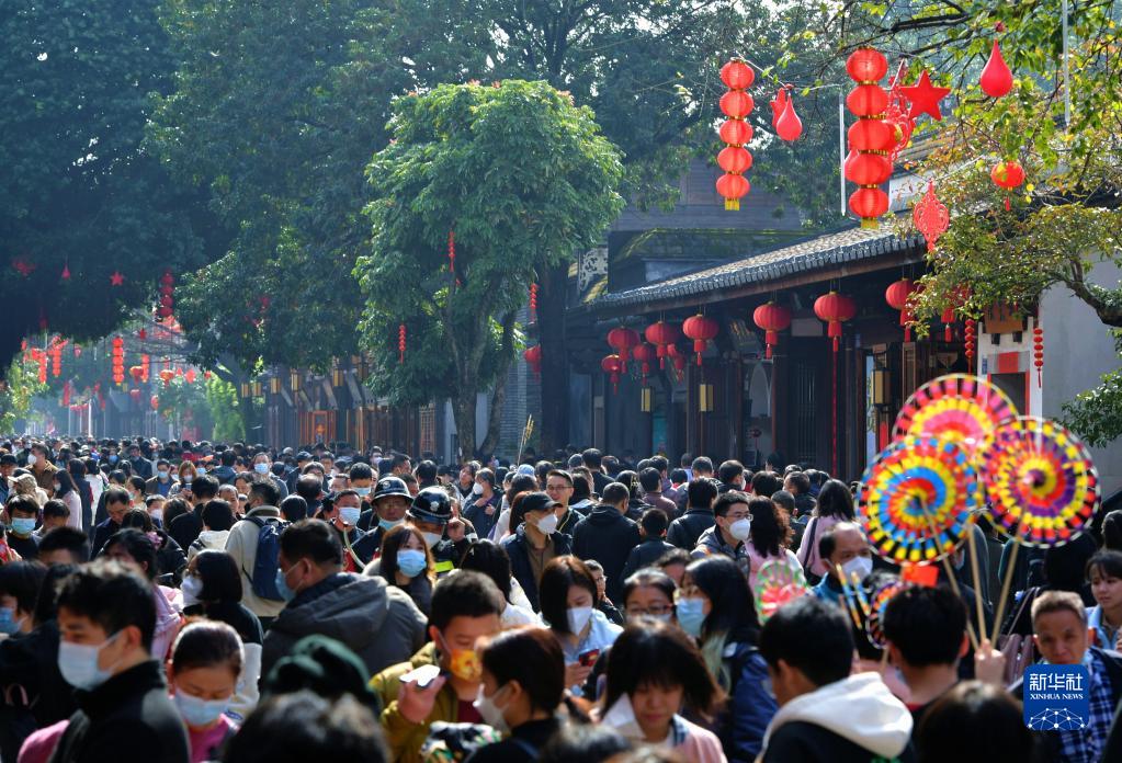 城乡市集春意浓 过年出游合家欢——春节假期各地消费市场一线观察(图8) 城乡市集春意浓 过年出游合家欢——春节假期各地消费市场一线观察(图8)