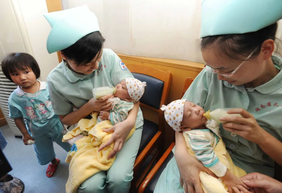 冲上热搜!连体女婴术后14年,“亭亭玉立”(图4) 56.jpg