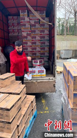 华侨华人捐赠物资运往灾区。 江小斌 供图 华侨华人捐赠物资运往灾区。 江小斌 供图