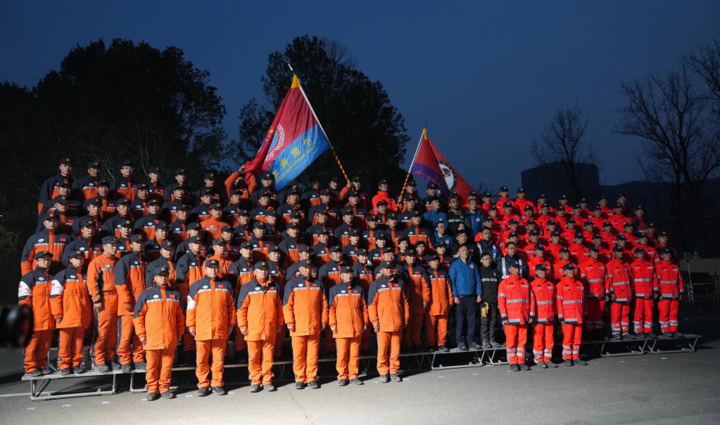 中国救援队完成国际救援任务平安回国(图2) 中国救援队完成国际救援任务平安回国(图2)