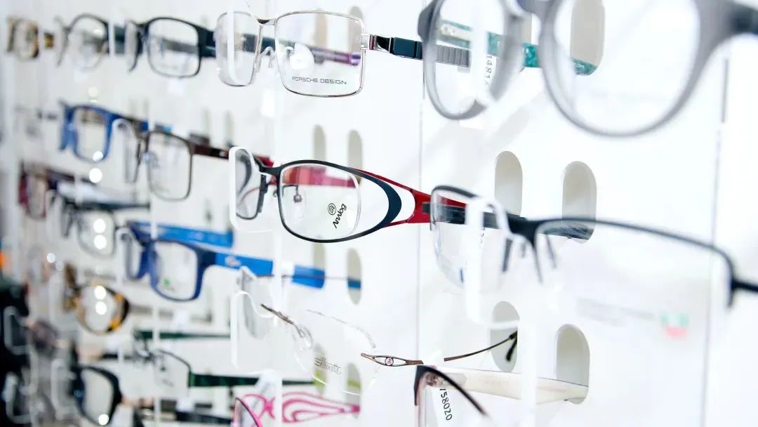 中国近7亿人近视,给你验光配镜的人却有90%不合格(图6) 30.jpg