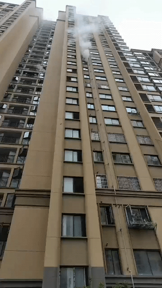 出门取个快递,回来傻眼了……(图1) 24.gif