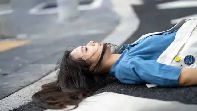 24岁的“粉色头发女孩”走了,网暴维权难在哪?(图1) 42.jpg