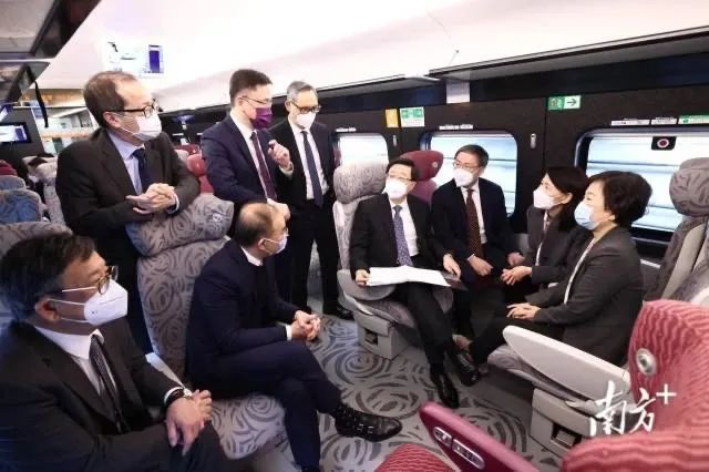 李家超兑现“承诺”(图1) 28.jpg